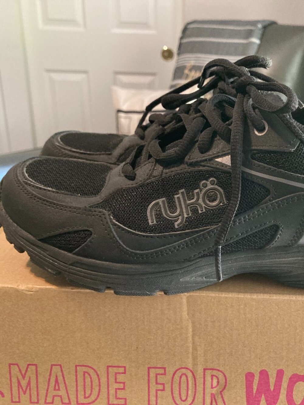 Ryka Women's Standout High-performance Fitness Walking Sneakers Size .5 Black